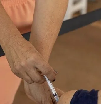 SUS começa a oferecer vacina Pneumo 20 para idosos a partir de 85 anos
