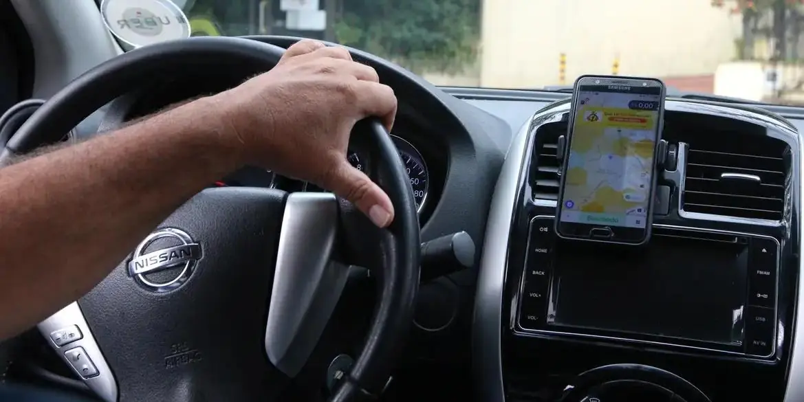 Taxistas e motoristas de app terão crédito para comprar veículos novos