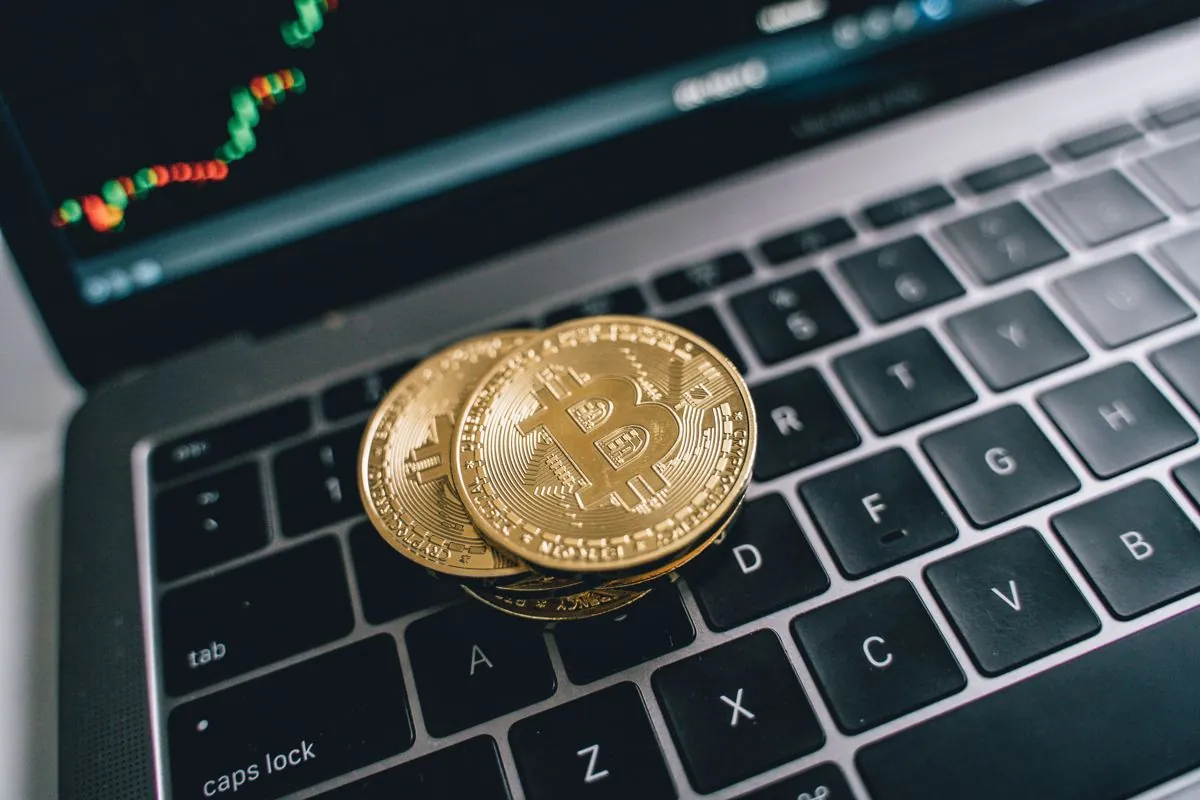 Brasil debate novas regras para stablecoins entre inovação e segurança