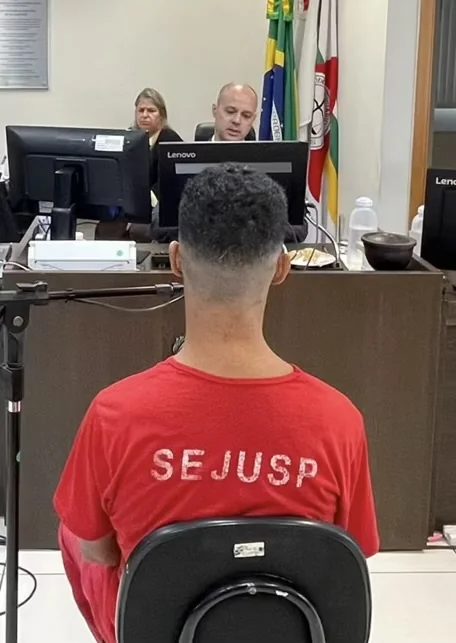 Homem julgado por tentativa de feminicídio nega estupro e admite que poderia ter evitado encontro com a ex