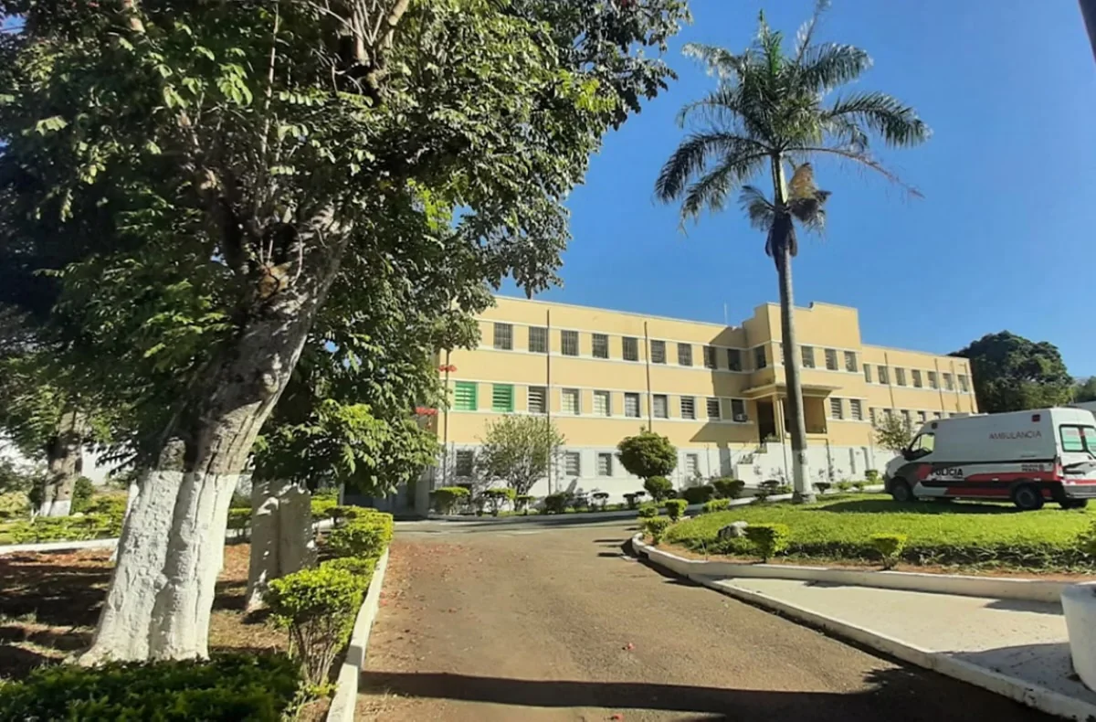 Homem denunciado por feminicídio da mãe é internado em unidade psiquiátrica em MG