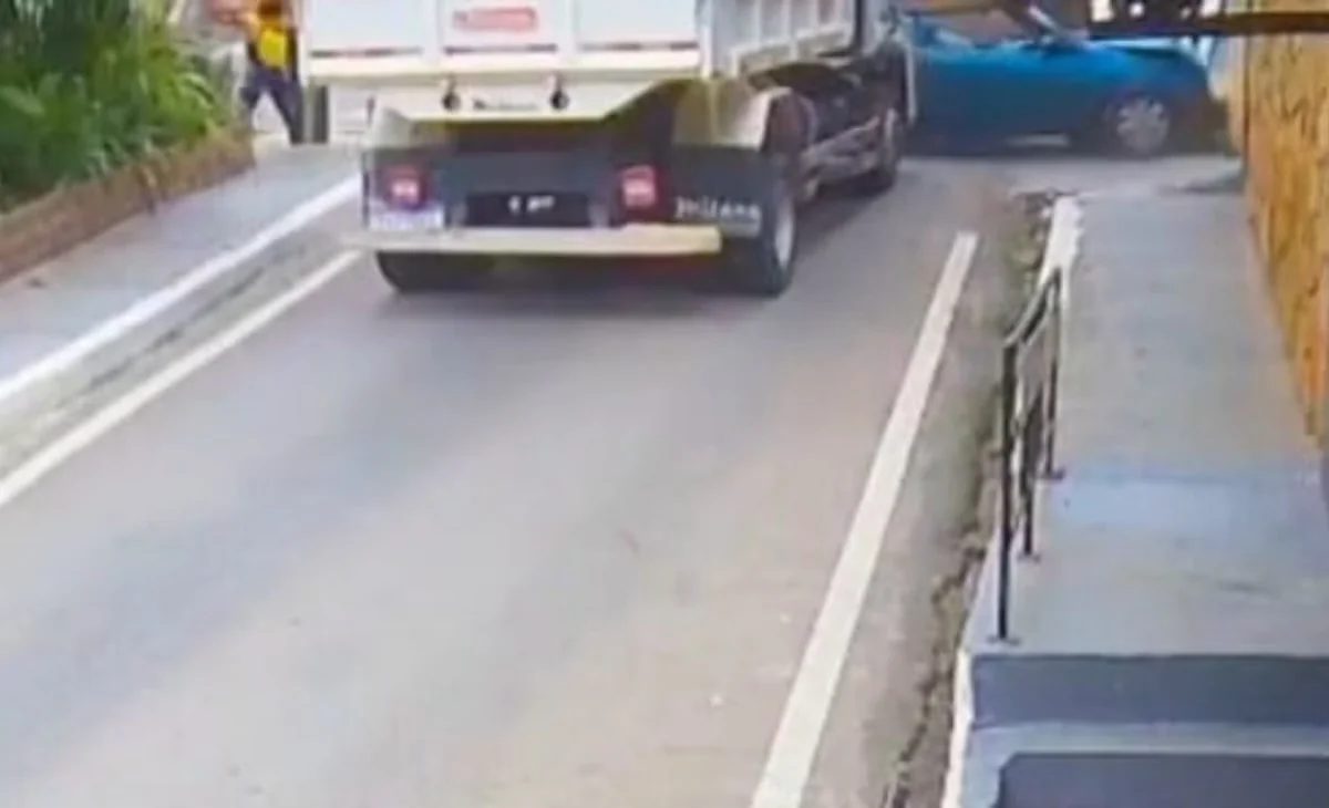 Motorista bate carro contra muro para evitar atropelamento, mas passageiro morre na Grande BH