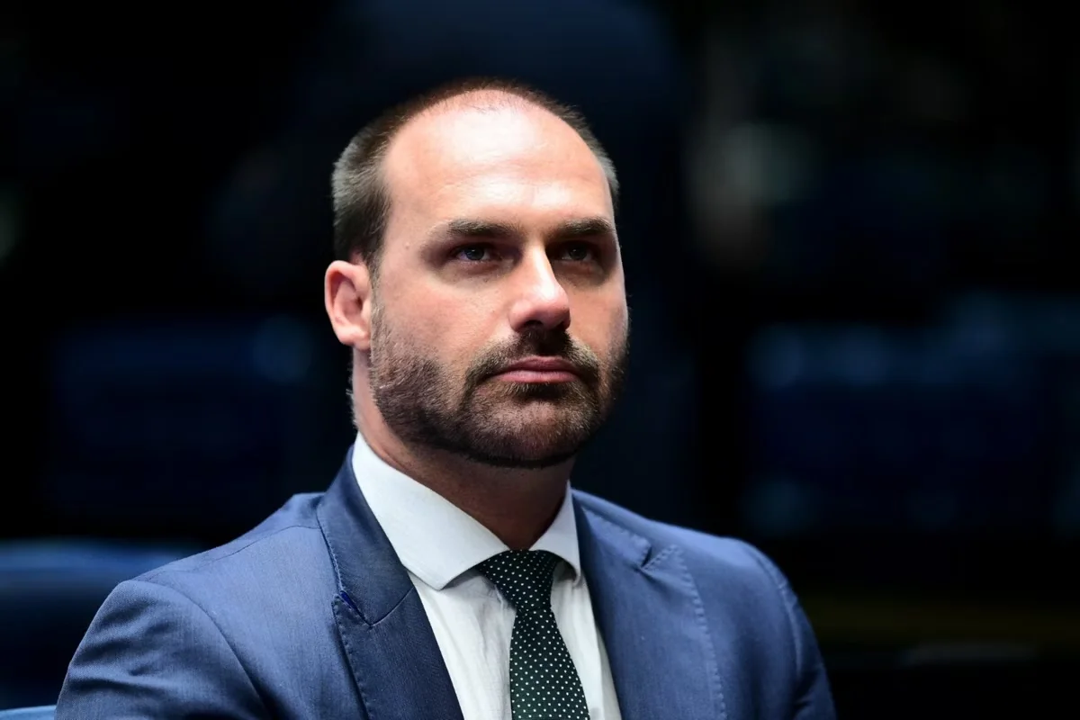 STF mantém condenação de Eduardo Bolsonaro a 4 anos e 2 meses por coação à Justiça