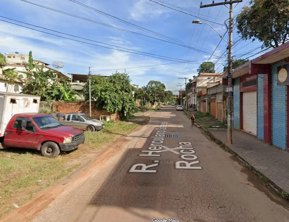 Homem é morto a facadas, e adolescente de 14 anos muda versão para proteger irmão, diz PM