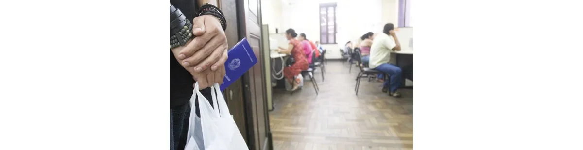 Renda dos jovens cresce no Brasil, mas ainda fica 38% abaixo da de adultos, aponta estudo da FGV