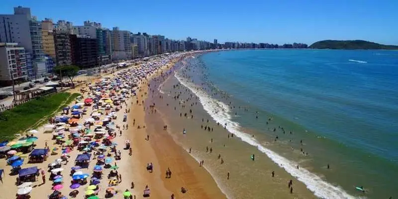 Guarapari, a “praia dos mineiros”, completa 135 anos e segue entre os destinos favoritos de MG