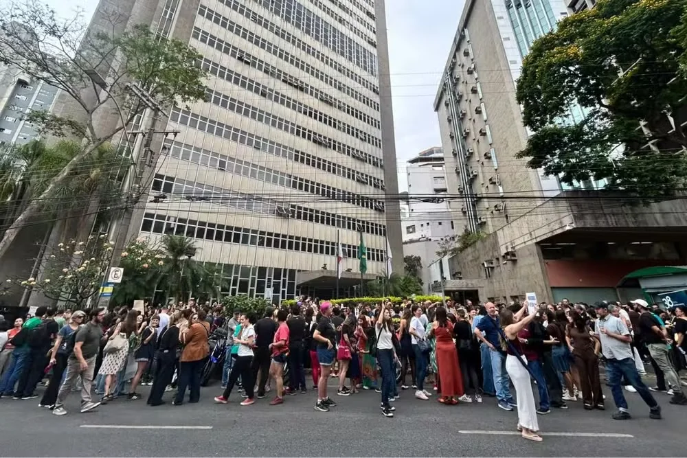 Professores da rede particular da Grande BH seguem em greve após audiência terminar sem acordo