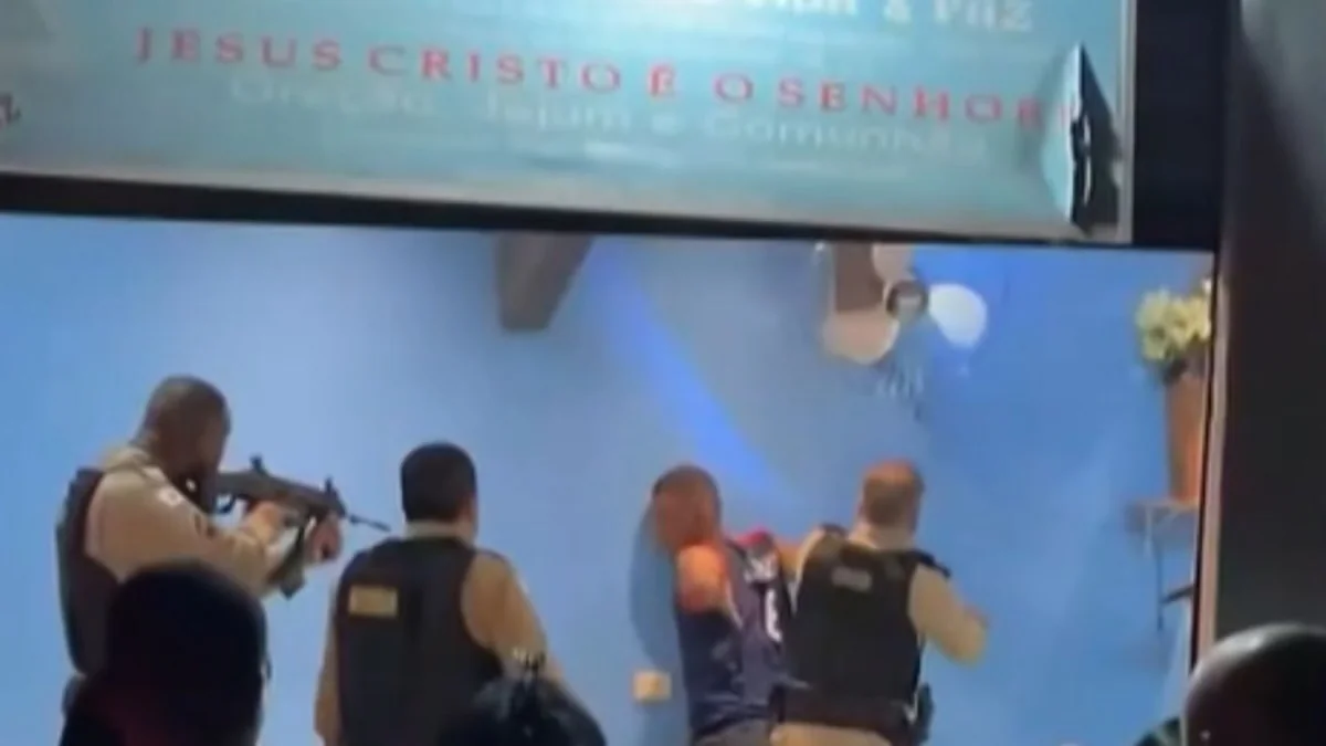 Homem que matou namorada e se escondeu em igreja é indiciado