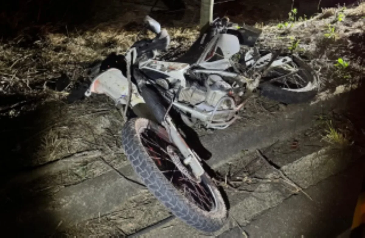 Motociclista morre após bater contra canaleta em rodovia de MG