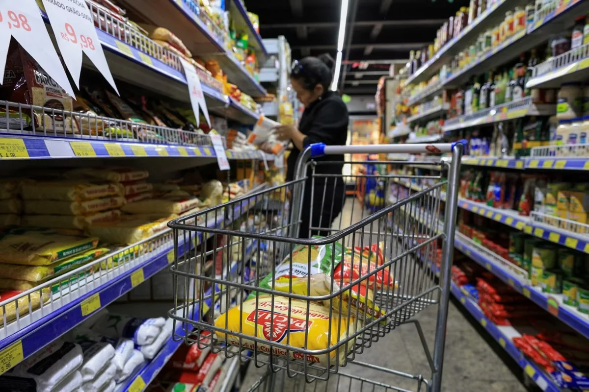 Supermercados podem voltar a abrir em feriados sem acordo coletivo após decisão judicial