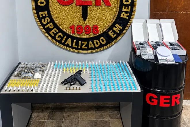 Homem é preso com pistola e 307 pinos de cocaína durante operação na RMBH