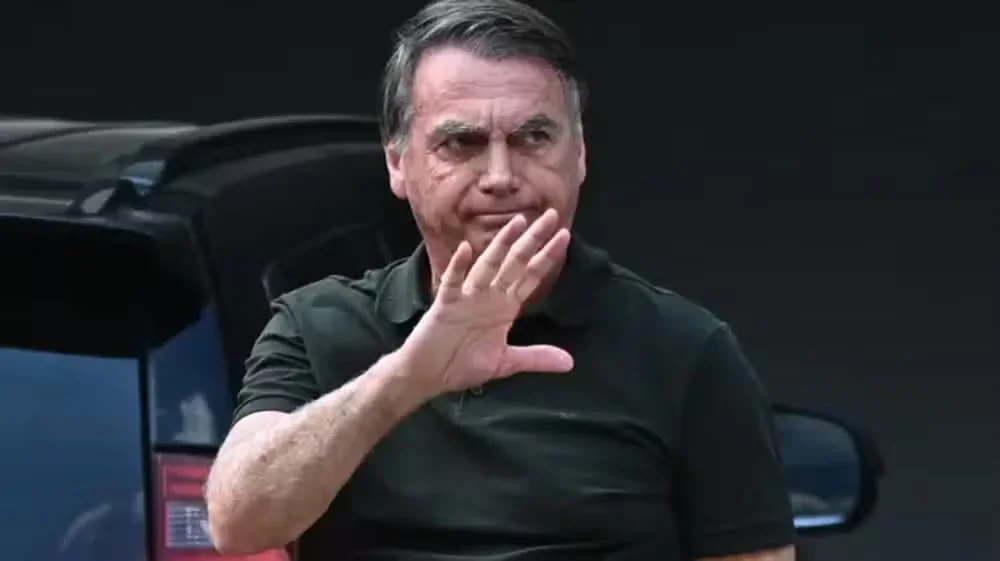 Defesa de Bolsonaro desiste de pedir suspensão da pena no STF