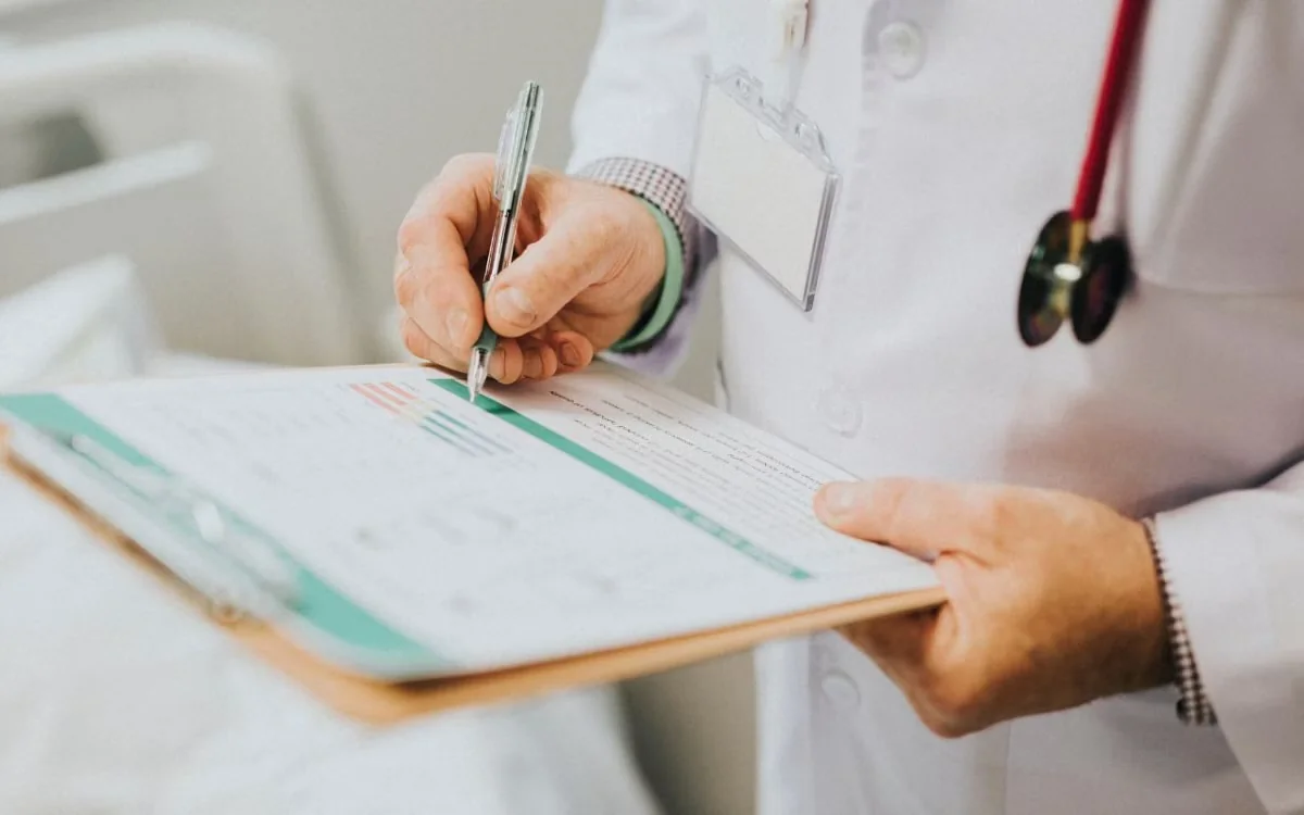 Médico pode sofrer sanções após divulgar prontuário de paciente nas redes sociais