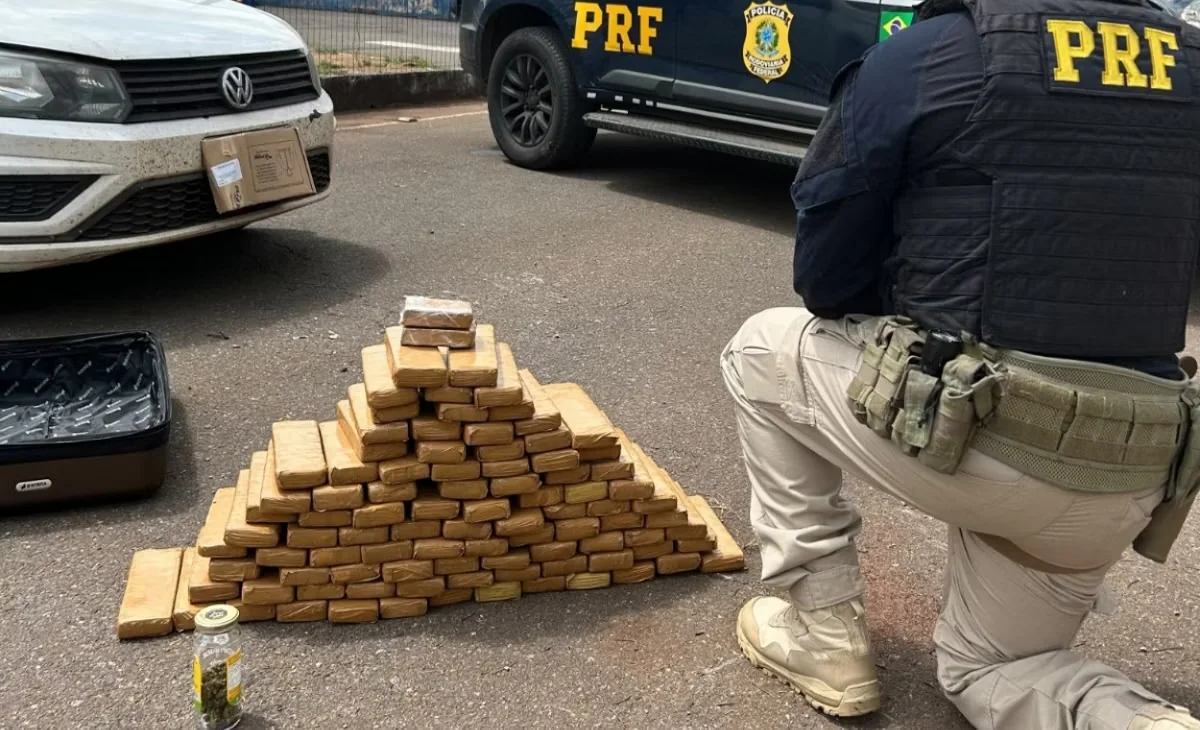 PRF apreende 94 tabletes de maconha após carro fugir de abordagem