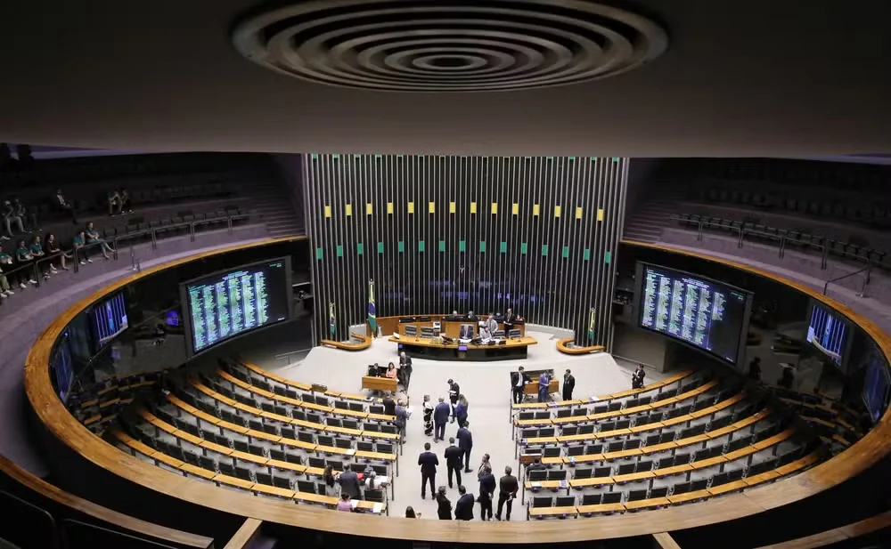 90,5% dos deputados federais de MG tentam a reeleição em 2026