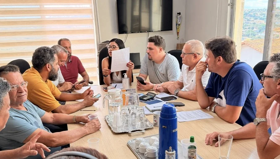 Prefeitura de Matozinhos se reúne com comissão de taxistas para discutir melhorias no transporte