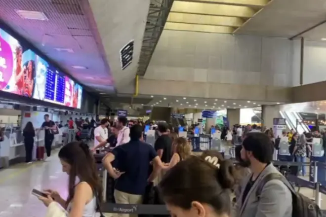 Problema na pista suspende operações e provoca cancelamentos em Confins