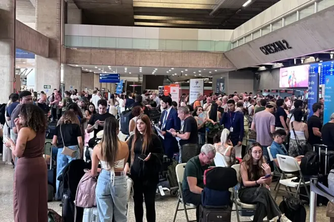 Foram cancelados mais de 75 voos em Confins gerando caos entre passageiros