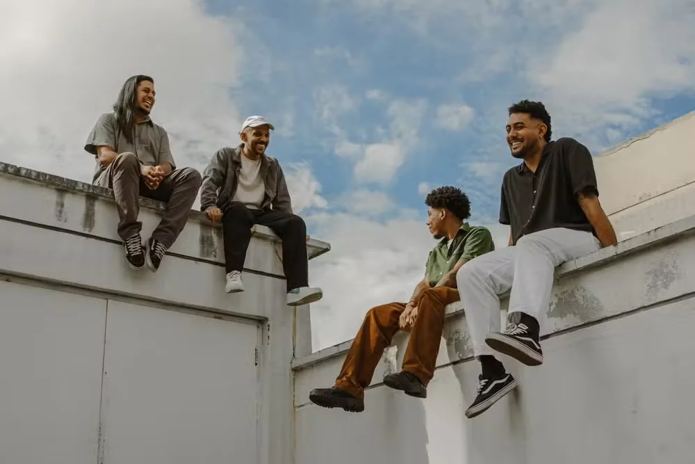 Banda de BH é indicada ao Grammy Latino 2026 com álbum que mistura indie rock e fé