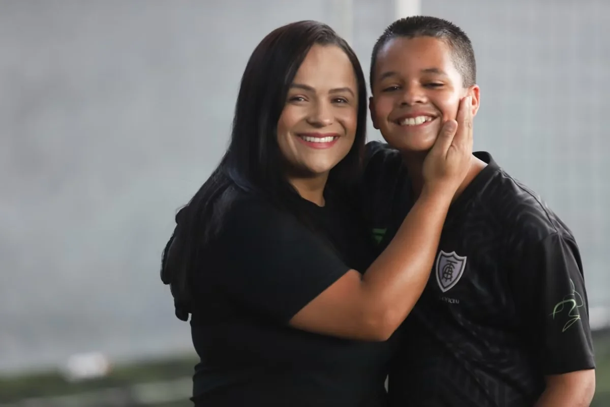 Cannabis medicinal reduz convulsões de menino de 11 anos e muda rotina da família