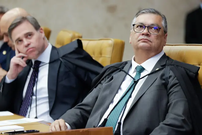 Flávio Dino derruba decisão de André Mendonça sobre posts envolvendo Nossa Senhora Aparecida