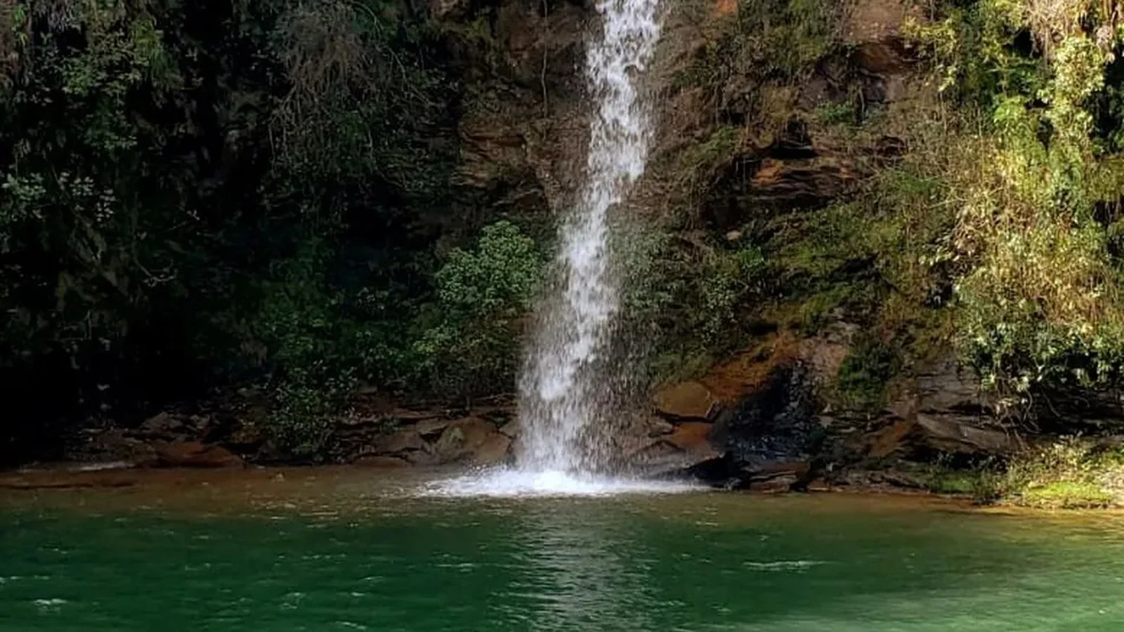 Cachoeiras perto de BH são opções para fugir do calor no fim de semana