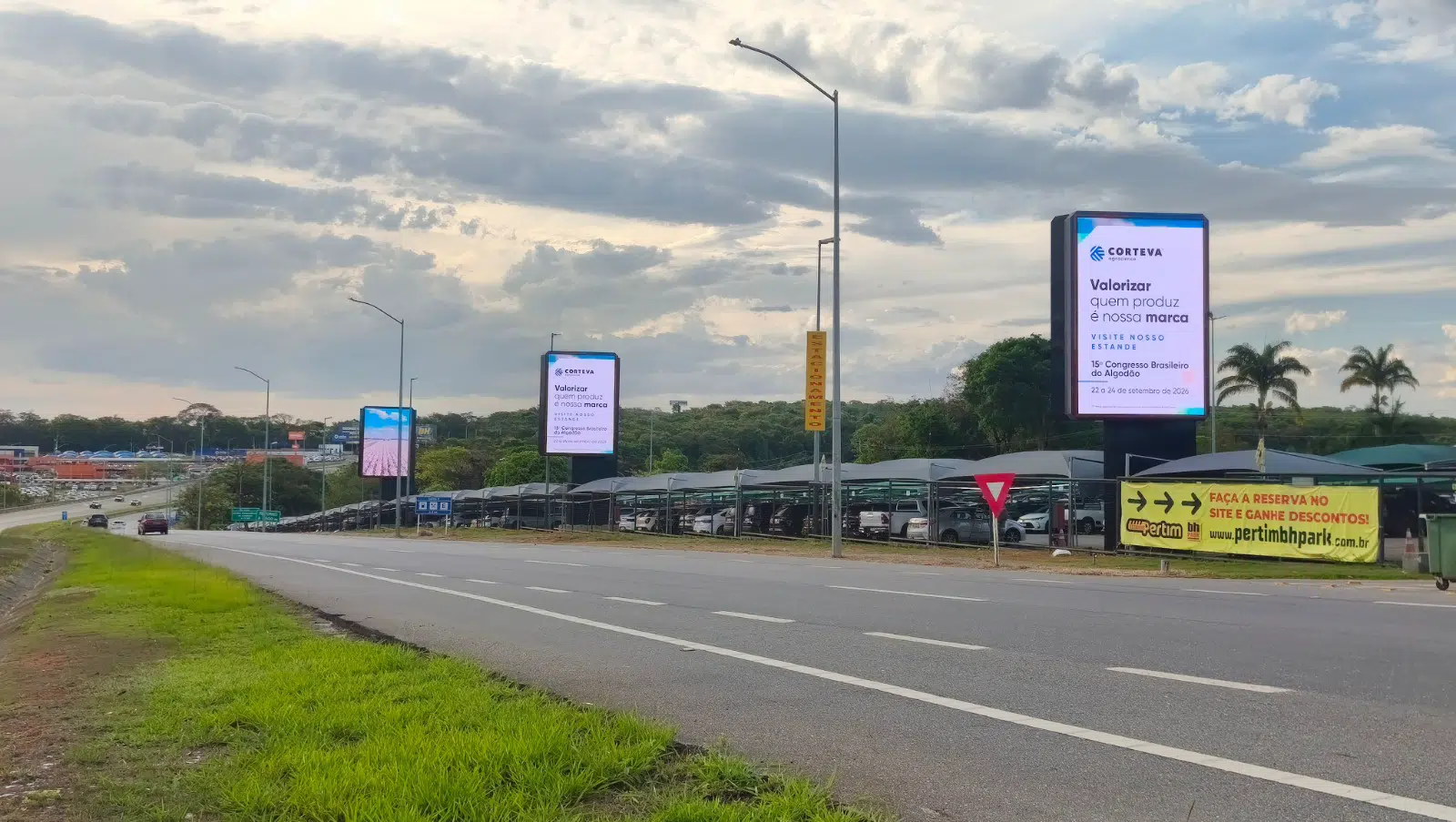 Kallas amplia mídia na rota de Confins com novos painéis na LMG-800