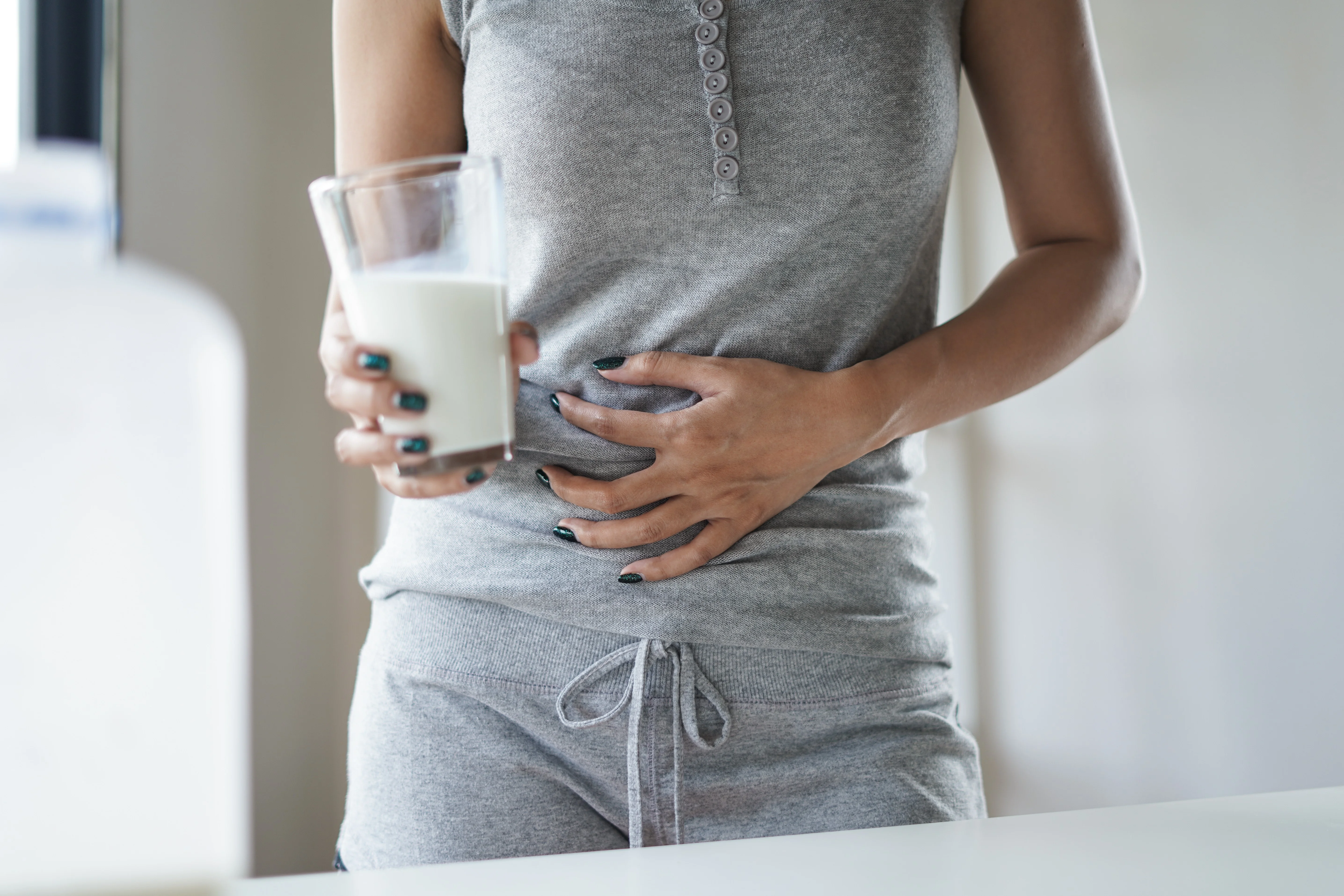 Leite sem lactose não é igual a lactose zero: o que há por trás do rótulo