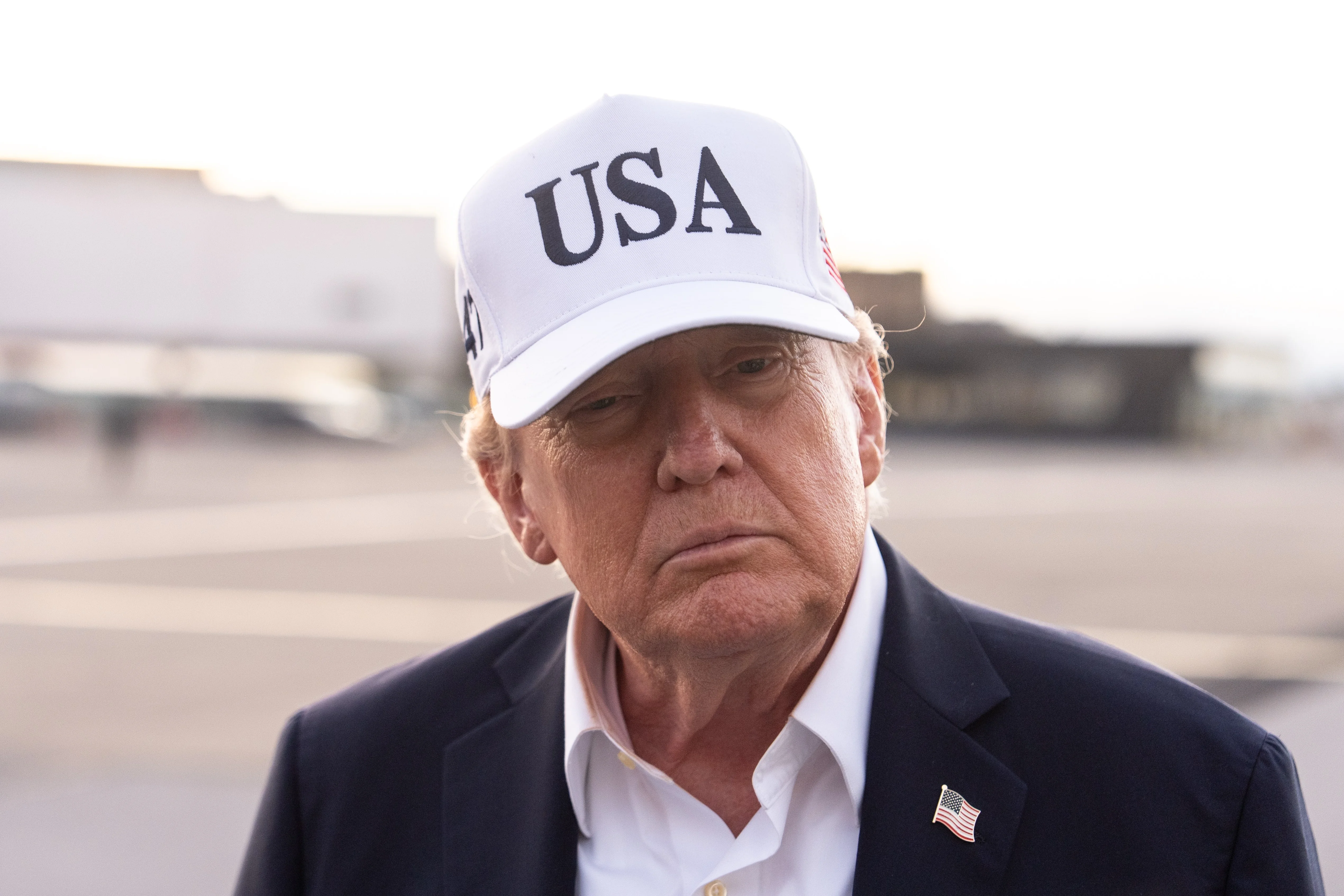 Trump promete mudar vacinação infantil e cita teoria sem evidência sobre autismo