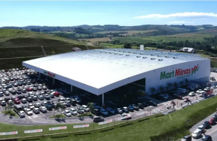 Funcionário terceirizado morre prensado durante manobra de carreta em supermercado de Vespasiano