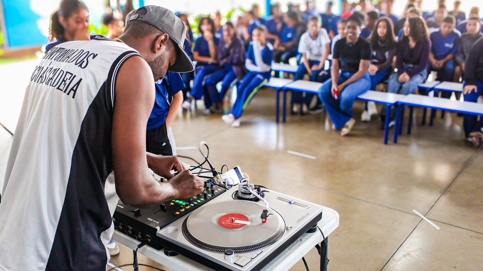 Hip-hop leva combate à violência contra a mulher para escola de Pedro Leopoldo