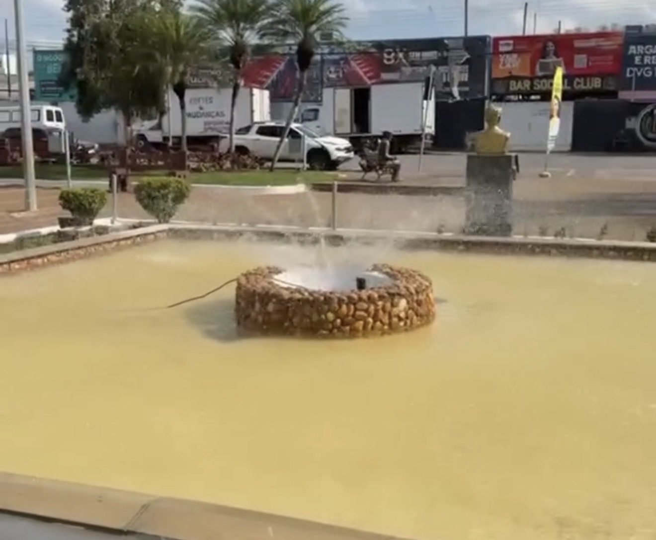 Fonte da Praça Francisco Xavier volta a funcionar em Pedro Leopoldo