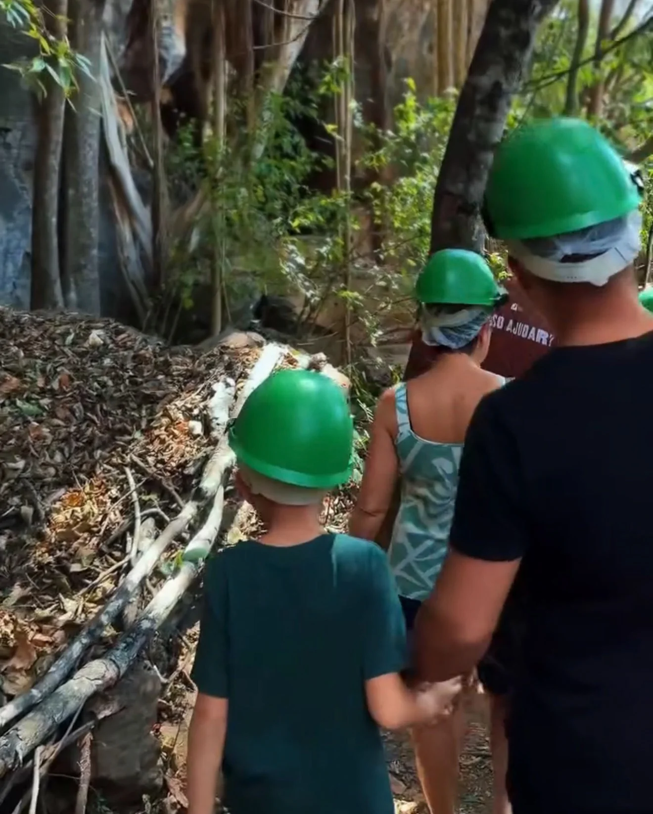 VÍDEO: Gruta do Baú é opção para quem busca natureza e aventura