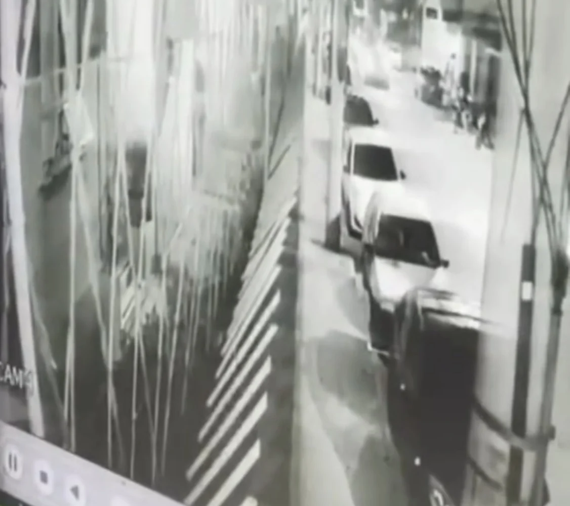 VÍDEO: Adolescente escapa de sequestro após reagir dentro de carro com spray