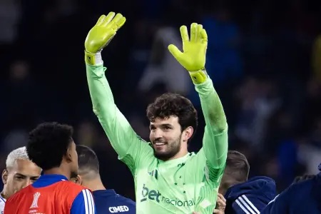 Otávio, do Cruzeiro, é convocado para a Seleção