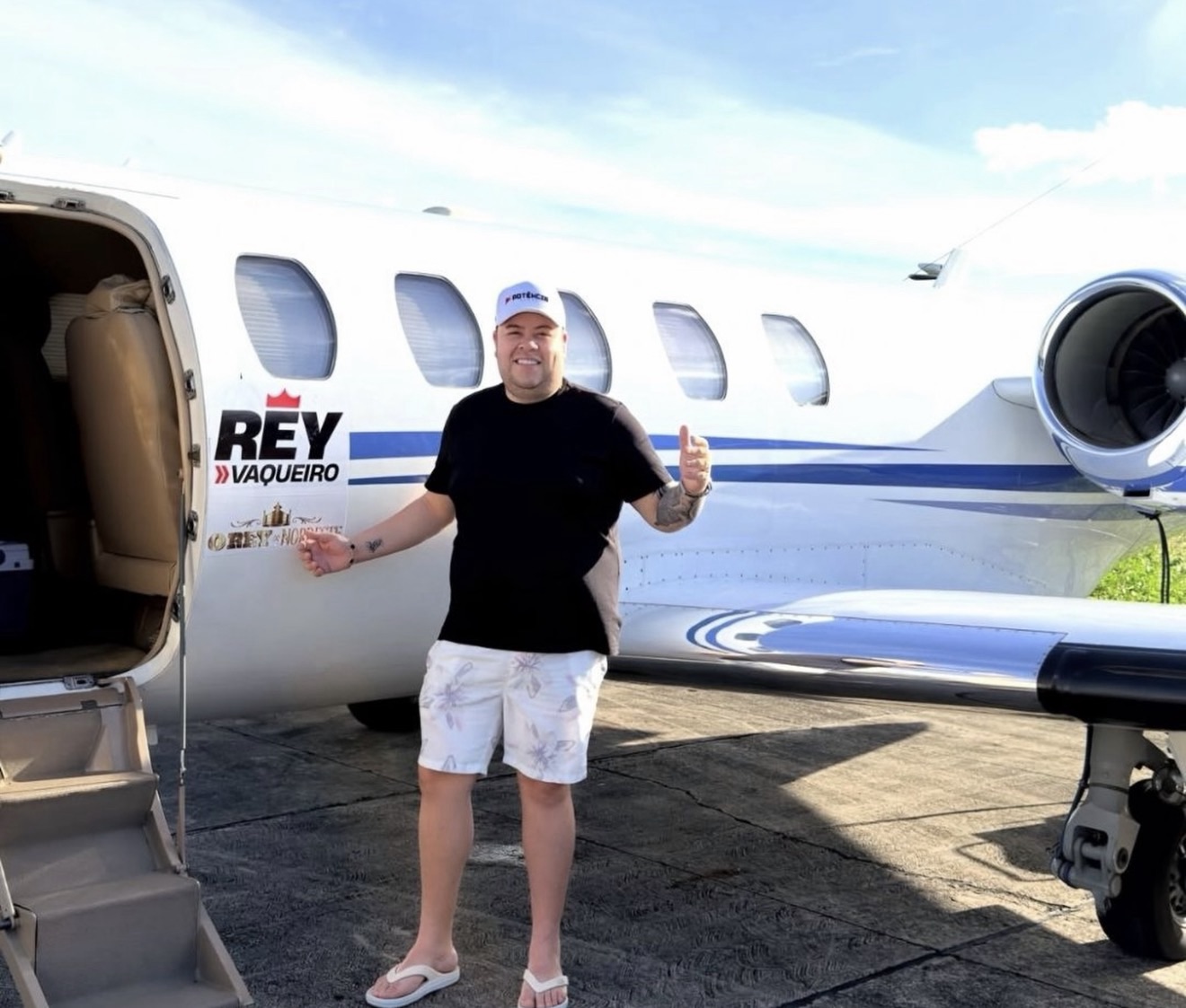 Avião de Rey Vaqueiro sai da pista após pouso
