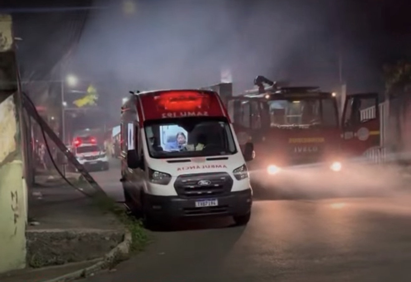 Bombeiros atualiza incêndio em residência em Pedro Leopoldo