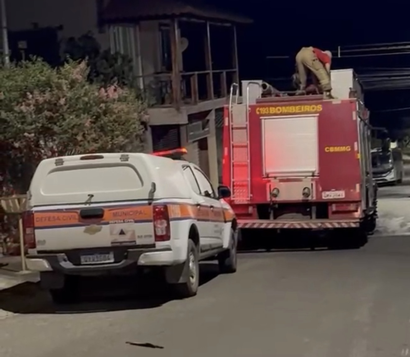 VÍDEO: Defesa Civil avalia estrutura de casa atingida por incêndio em Pedro Leopoldo