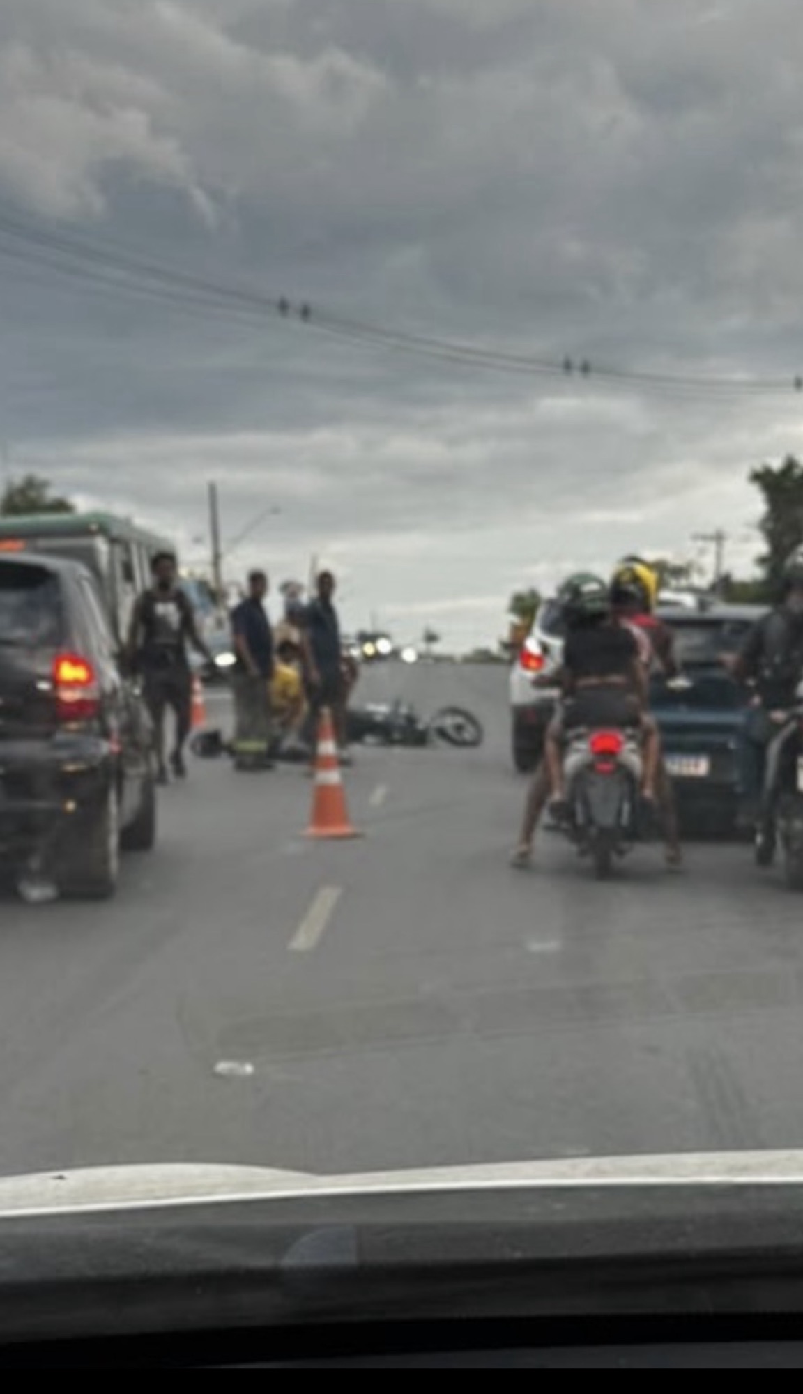 Motociclista fica ferido após colisão com carro em Matozinhos