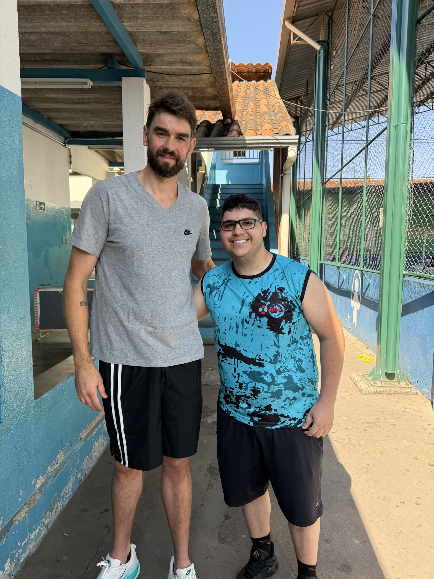 VÍDEO: Lucão destaca força do esporte na formação de jovens durante visita a projeto em Pedro Leopoldo