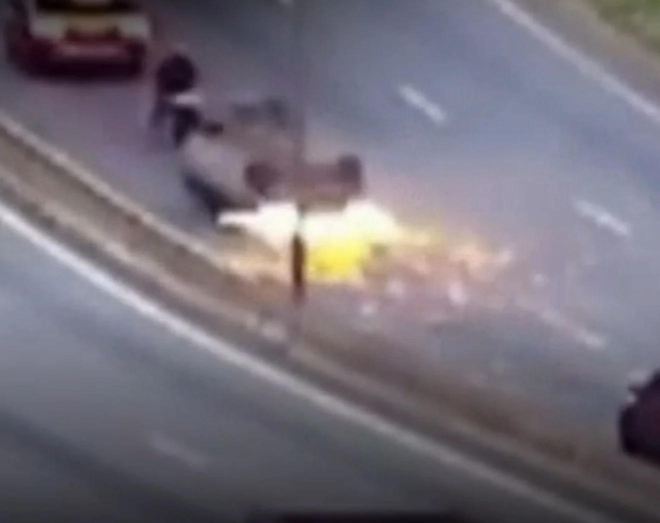 VÍDEO: Carro capota e atravessa pistas durante acidente impressionante no Anel Rodoviário de BH