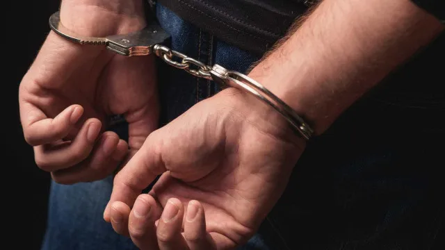 Policial prende pai suspeito de estuprar a filha por 17 anos e ameaça-la de morte