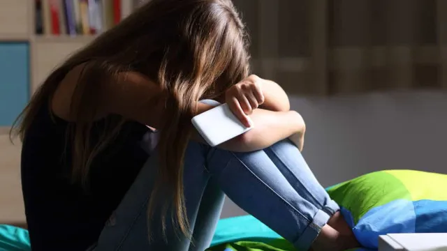 Como reconhecer sinais de alerta de suicídio em crianças e adolescentes
