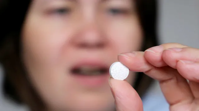 Anvisa aprova medicamento oral para câncer de mama avançado