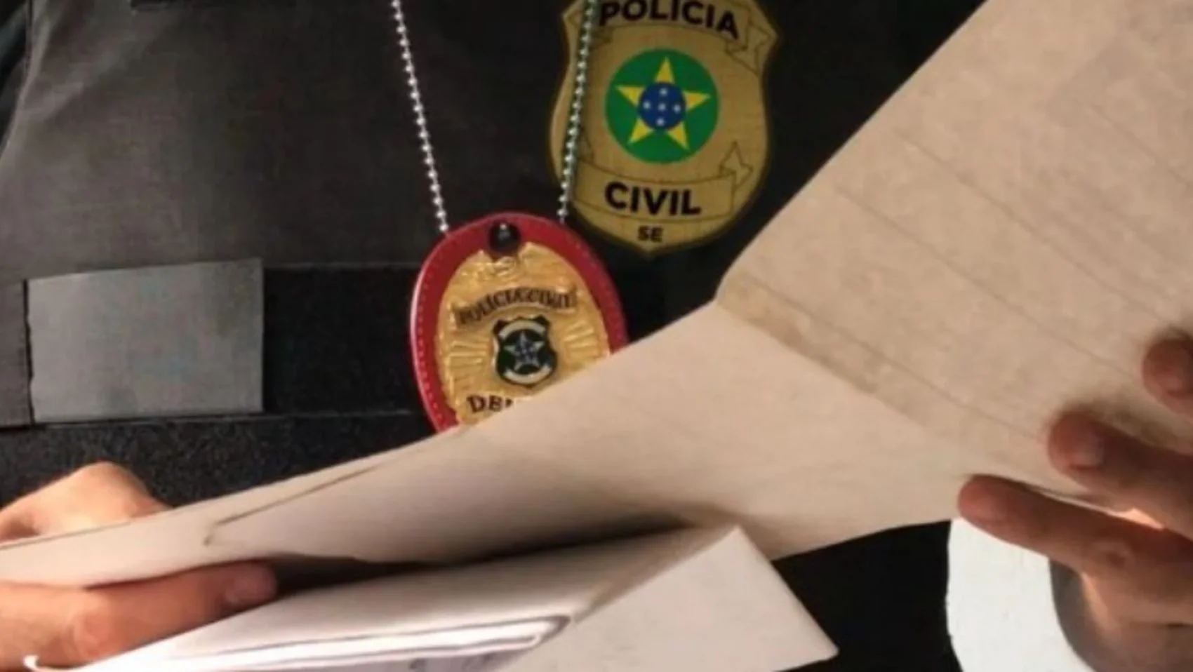 Policial investigada por suposta fraude em apreensão de drogas se apresenta e é presa em BH