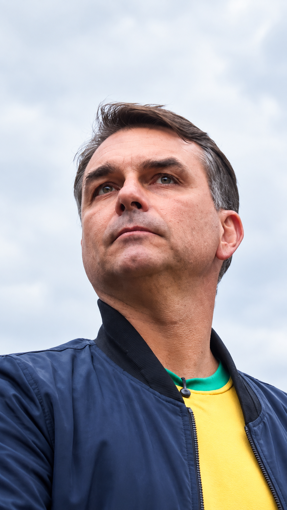 Flávio Bolsonaro chega aos Estados Unidos com a família
