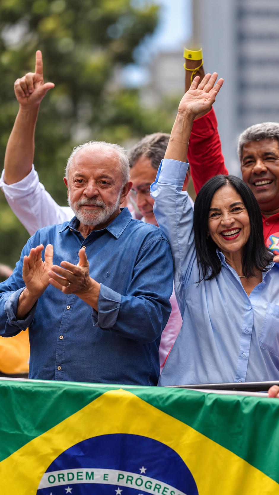 Lula responderá a exigências de Flávio Bolsonaro sobre abertura de sigilos no TSE