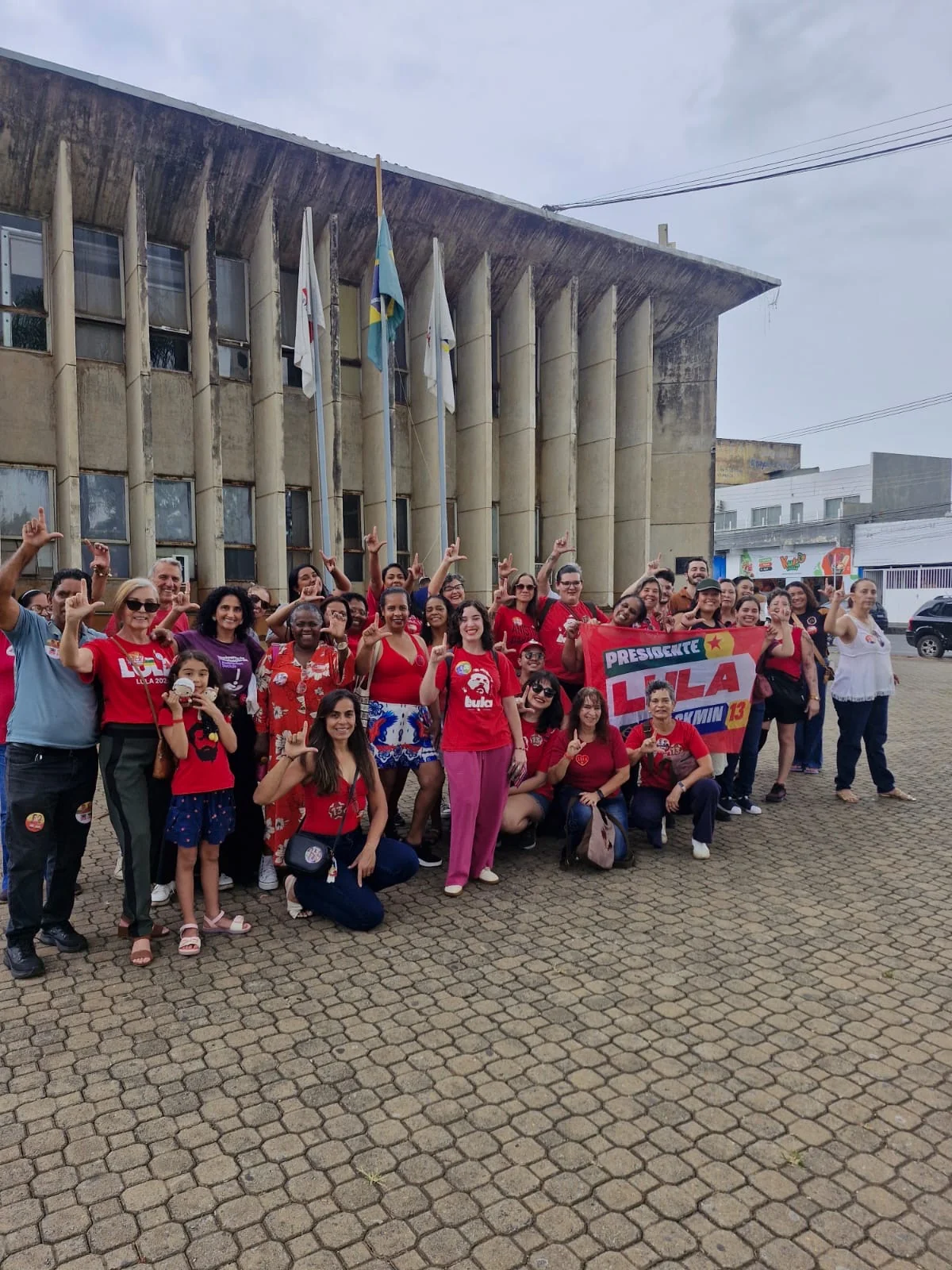 Moradores de Pedro Leopoldo participam de caminhada com Lula em Belo Horizonte