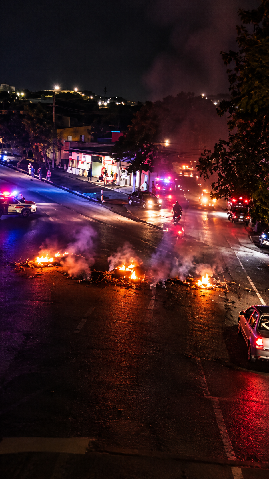 Revolta por falta de luz termina com pneus incendiados e bloqueio na MG-424