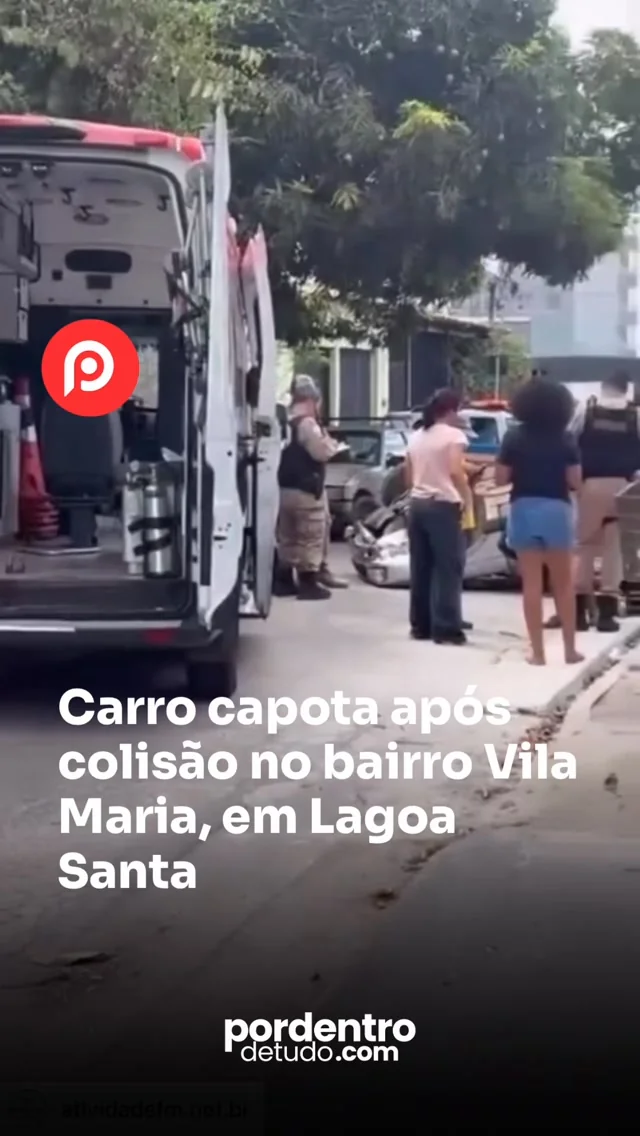Carro capota após colisão no bairro Vila Maria, em Lagoa Santa